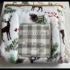 Ashley Cooper Home for the Holiday  Plush Reverse to Sherpa Throw 50"x60" New
